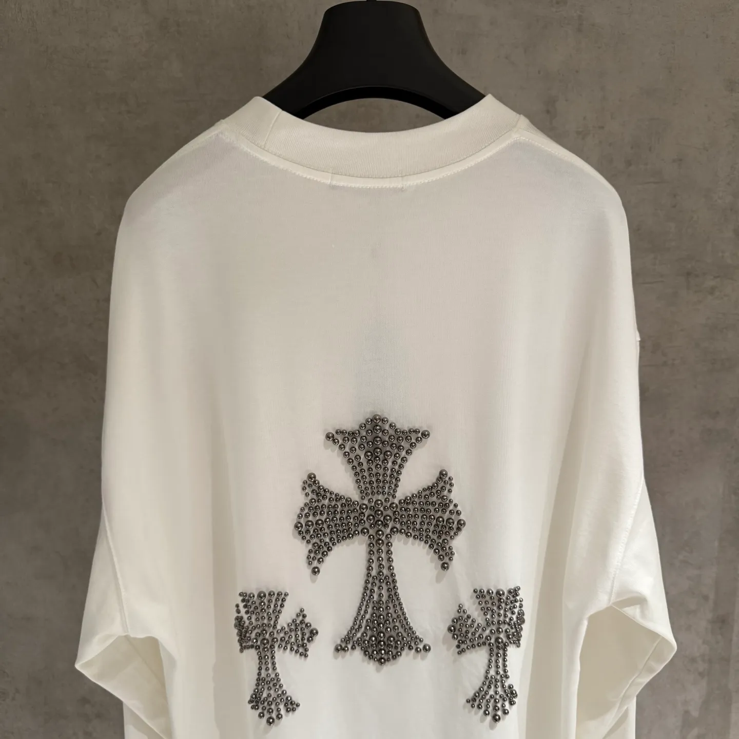 🅿️350 [Strict quality control] CH Croixin's new long-sleeved sweatshirt T-shirt. Heavy 420g double yarn fabric. Beaded on the front. Wash the whole garment twice. Frayed and torn on all four sides. Heavy fabric. The neckline is made of icy Salona. Loose fit. Deep, wide and stylish. No deformation or shrinkage. Color: 3 colors, black, white and gray. Size: M-2xl